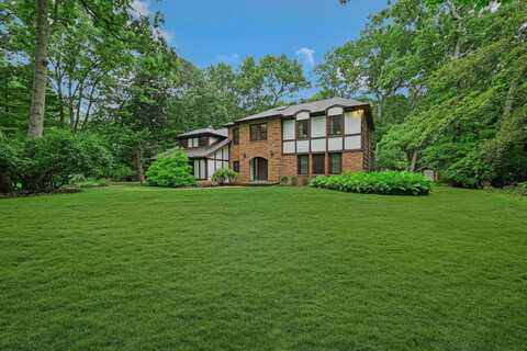 146 Landing Meadow Rd, Smithtown, NY 11787