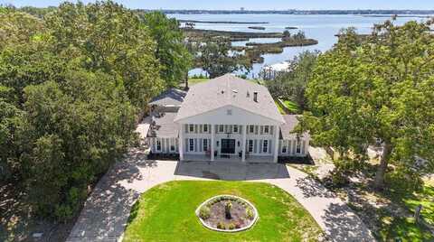 2421 S Shore Dr, Biloxi, MS 39532