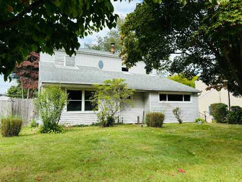 27 Bryant Rd, Glen Cove, NY 11542