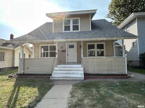 2044 TREMONT Avenue, Davenport, IA 52803