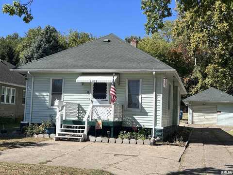 2108 CAMANCHE Avenue, Clinton, IA 52732