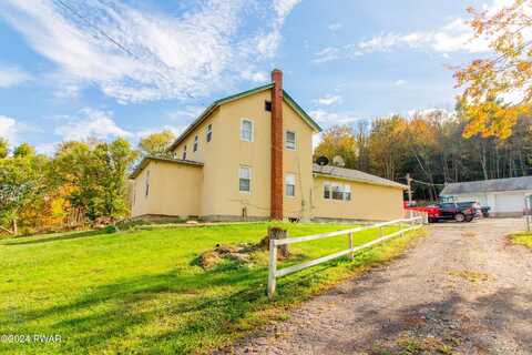 69 E Sterling Road, Newfoundland, PA 18445