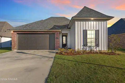 220 Gable Crest Drive, Lafayette, LA 70508