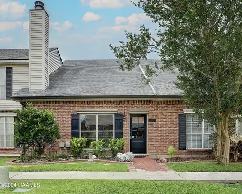 1008 Carriage Light Loop, Youngsville, LA 70592