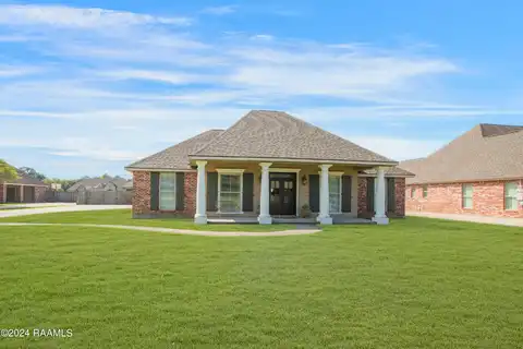 8921 Oak Creek Lane, Abbeville, LA 70510