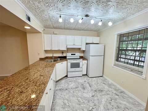 1531 NW 45th St, Deerfield Beach, FL 33064