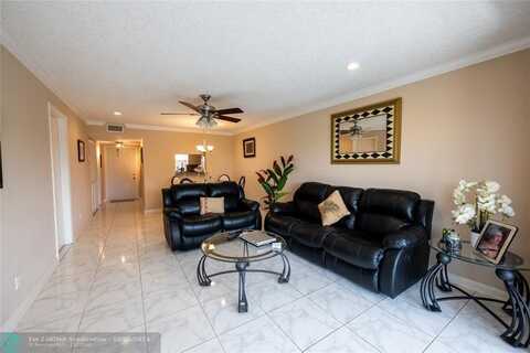 9350 Sunrise Lakes Blvd, Sunrise, FL 33322