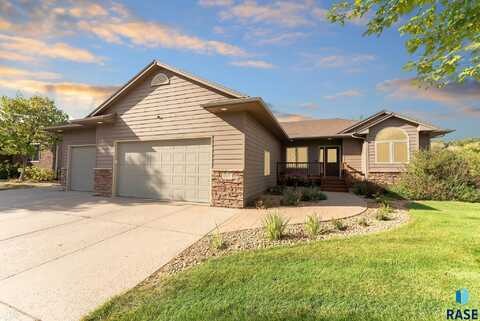 917 N Archer Dr, Sioux Falls, SD 57103