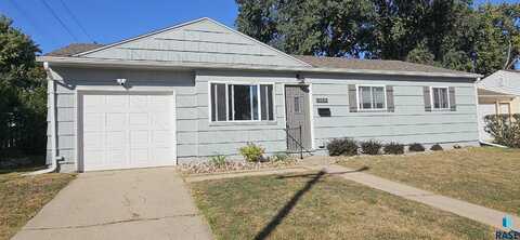 3012 E 21st St, Sioux Falls, SD 57103