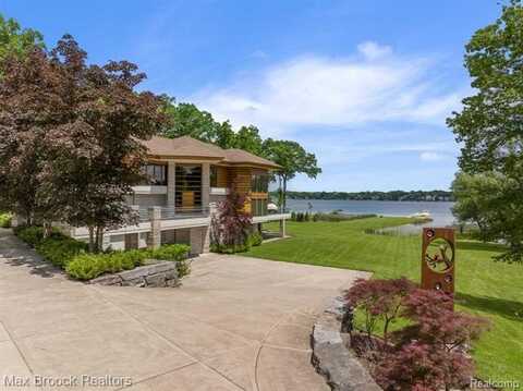 5295 Middlebelt Road, West Bloomfield, MI 48323