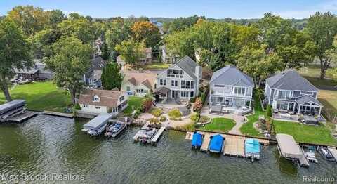 1701 RUSTIC Lane, Keego Harbor, MI 48320