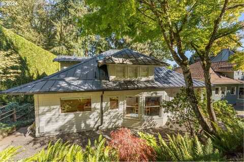 2626 SW RAVENSVIEW DR, Portland, OR 97201