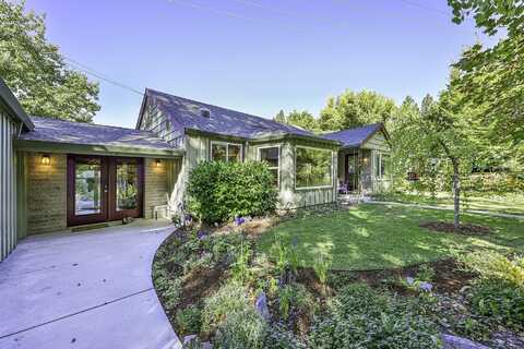 925 Douglas Ln., Mount Shasta, CA 96067