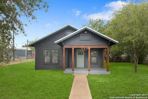 1106 SIMMONS AVE, Jourdanton, TX 78026