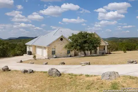 464 Mustang Pass, Bandera, TX 78003