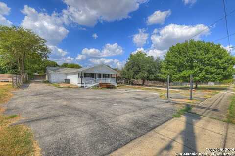 816 W COUNTY LINE RD, New Braunfels, TX 78130