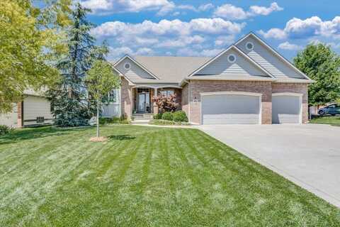 2501 N Fairway Cir, Derby, KS 67037