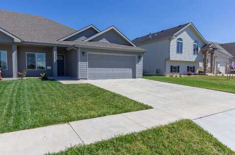 2233 Saddlebrook Dr, Salina, KS 67401