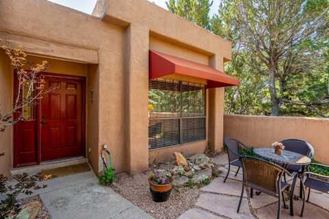 258 Cuesta Del Norte, Santa Fe, NM 87501