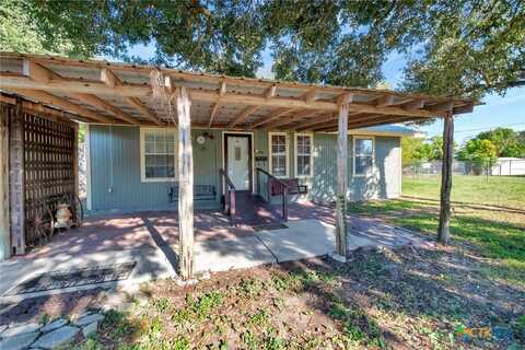 1906 N De Leon Street, Victoria, TX 77901