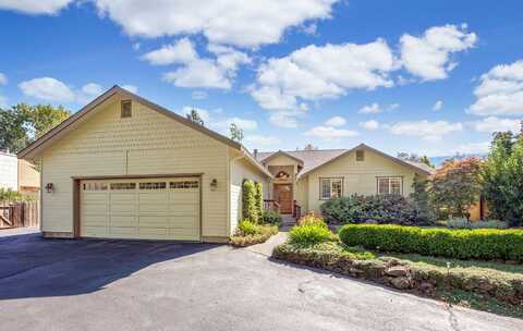 752 Capella Circle, Ashland, OR 97520