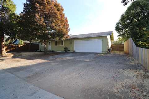 2746 Crater Lake Avenue, Medford, OR 97504