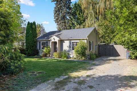 18 Highland Drive, Medford, OR 97504