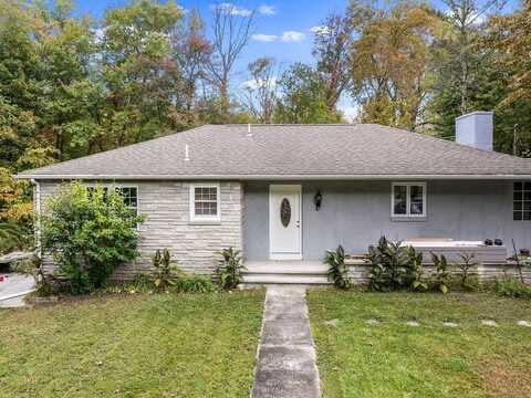 747 Danielson Pike, Scituate, RI 02857