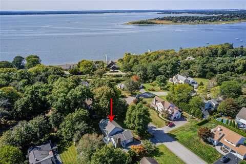 36 Sullivan Lane, Bristol, RI 02809