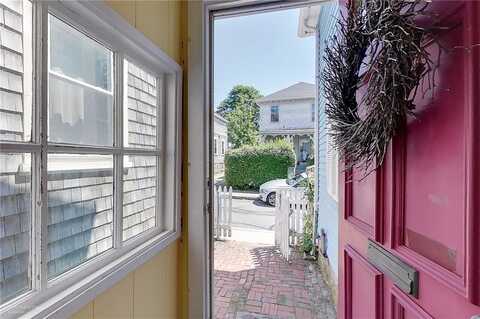 36 Dixon Street, Newport, RI 02840