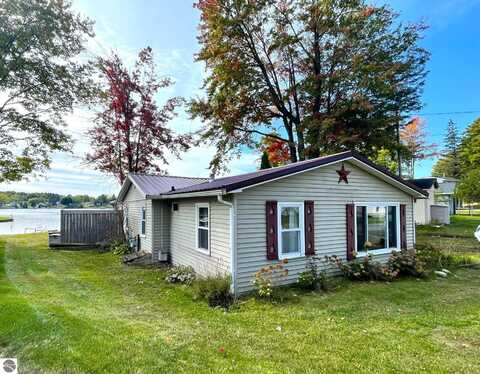 253 N Scott Drive, Farwell, MI 48622