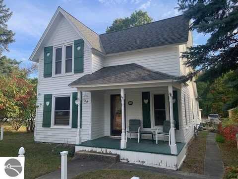 410 E Cayuga Street, Bellaire, MI 49615