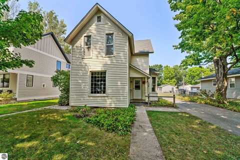 320 W Sixteenth Street, Traverse City, MI 49684