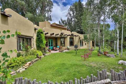 204 Upper Ranchitos, Taos, NM 87571