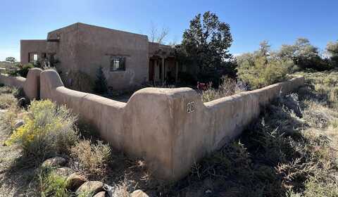 28 Eototo Road, El Prado, NM 87529