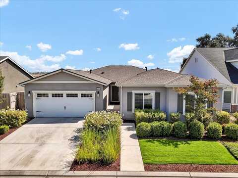 1715 Softwind Drive, Tulare, CA 93274