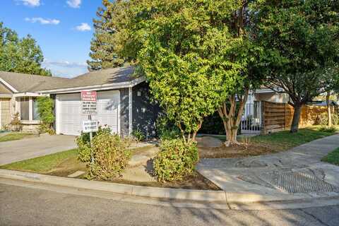 2208 N Pinkham Street, Visalia, CA 93292