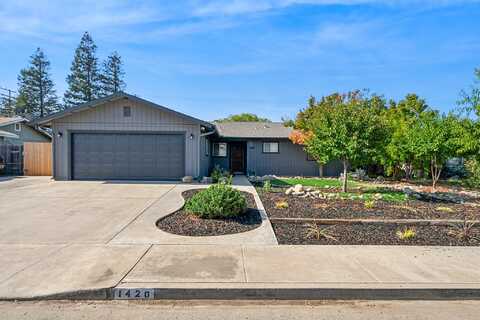 1420 Janet Drive, Exeter, CA 93221