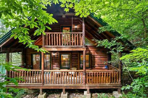 641 Gatlinburg Falls Way, Gatlinburg, TN 37738