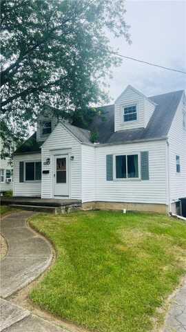 1705 Roemer Blvd, Farrell, PA 16121