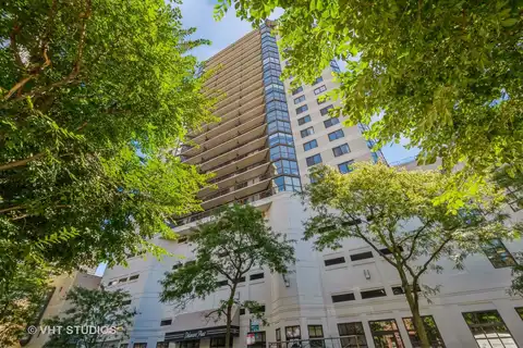 33 W. Delaware Place, Chicago, IL 60610