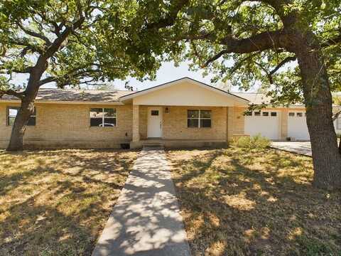 211 Forest Trail Dr, Fredericksburg, TX 78624