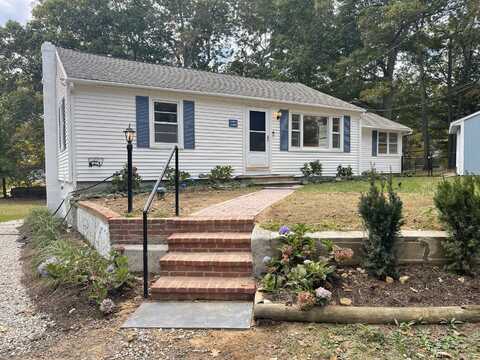 10 Slocum Road, Clinton, CT 06413