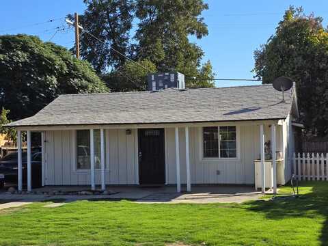 3846 Lowe Avenue E, Fresno, CA 93702