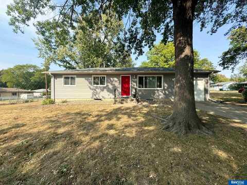 7910 Maplewood Drive, Lincoln, NE 68510