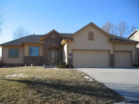 330 S 8th Street Circle, Springfield, NE 68059