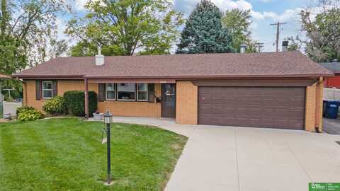 9406 Briarwood Lane, Bellevue, NE 68147