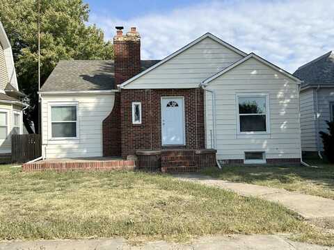 468 W 3rd St, Hoisington, KS 67544