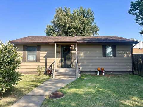 256 W Broadway Ave, Hoisington, KS 67544