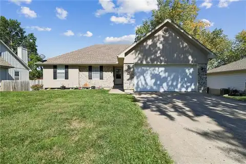 302 W 32nd Street, Higginsville, MO 64037